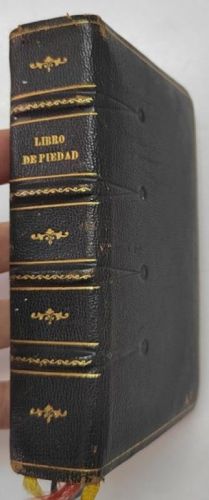 Portada del libro de El libro de piedad de la juventud femenina en el colegio y en la familia