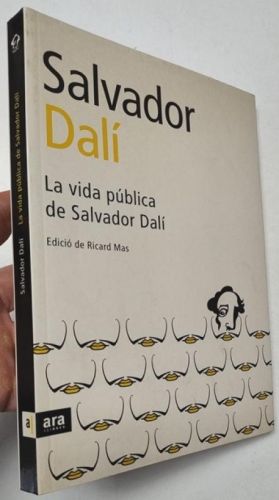 Portada del libro de La vida pública de Salvador Dalí (en català)