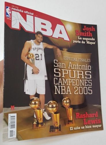 Portada del libro de REVISTA OFICIAL NBA Nº 155. 2005. SAN ANTONIO SPURS. TIM DUNCAN. INCLUYE POSTER