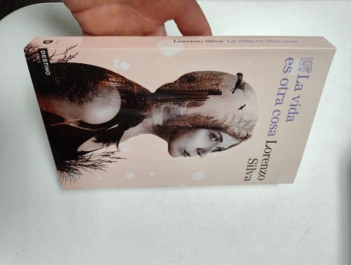 Portada del libro de La vida es otra cosa