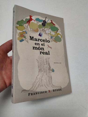 Portada del libro de Marcelo en el món real 