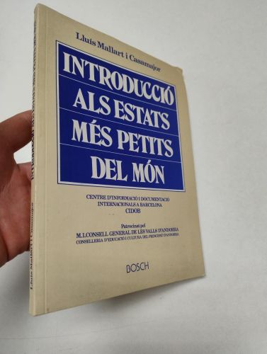 Portada del libro de Introducció als estats més petits del món