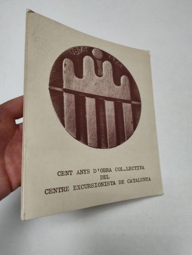 Portada del libro de Cent anys d'obra col·lectiva del Centre Excursionista de Catalunya