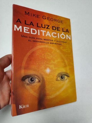 Portada del libro de A LA LUZ DE LA MEDITACION