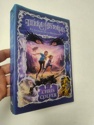 Portada del libro de La tierra de las historias 2 - El regreso de la hechicera