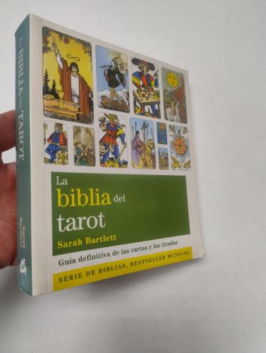 Portada del libro de La biblia del tarot