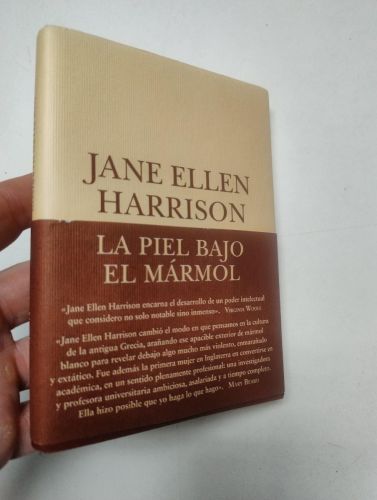 Portada del libro de La piel bajo el mármol