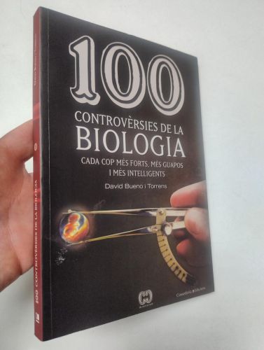 Portada del libro de 100 controvèrsies de la biologia