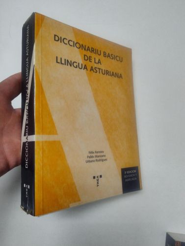 Portada del libro de Diccionariu básicu de la llingua asturiana