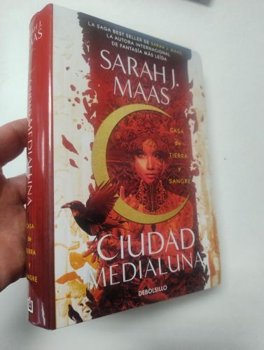 Portada del libro de Casa de tierra y sangre (Ciudad Medialuna 1)