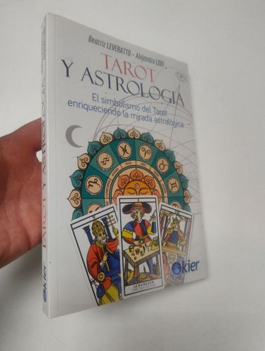 Portada del libro de Tarot y Astrología