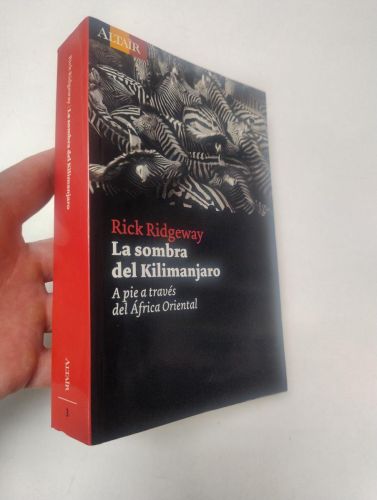 Portada del libro de La sombra del Kilimanjaro