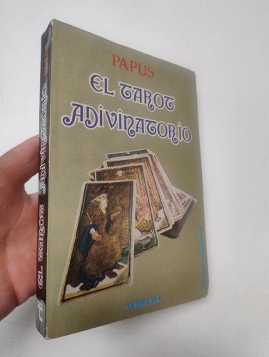 Portada del libro de El tarot adivinatorio