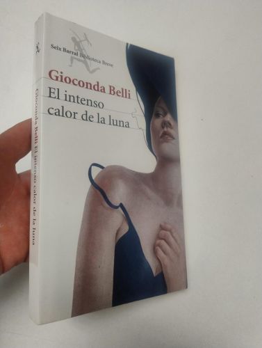 Portada del libro de El intenso calor de la luna
