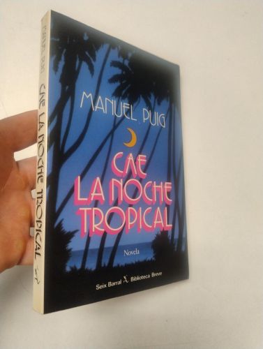 Portada del libro de Cae la noche tropical