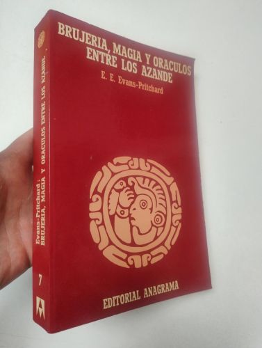 Portada del libro de Brujería, magia y oráculos entre los azande