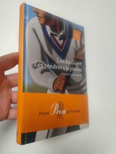 Portada del libro de Les cendres a la piscina