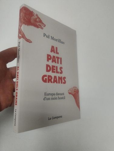 Portada del libro de Al pati dels grans. Europa davant d'un món hostil
