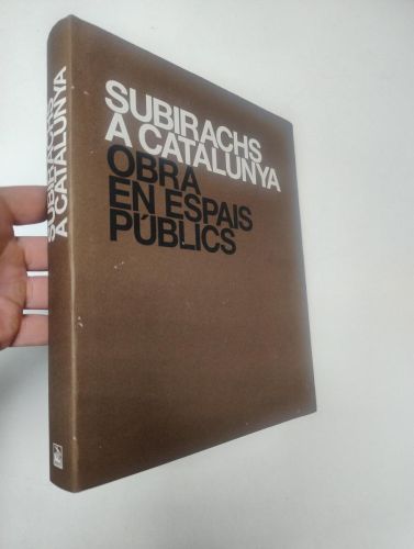 Portada del libro de Subirachs a Catalunya. Obra en espais públics