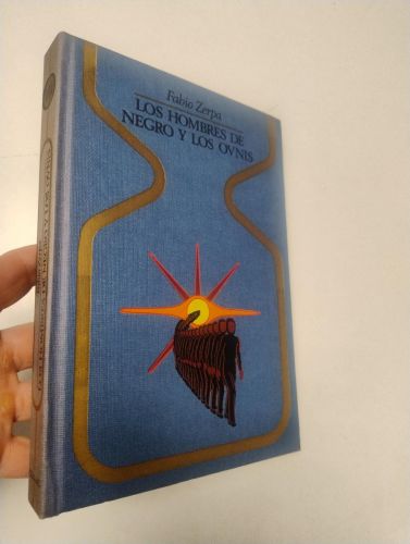 Portada del libro de Los hombres de negro y los ovnis