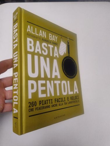 Portada del libro de Basta una pentola. 260 piatti facili e veloci che piaceranno anche alla tua lavastoviglie 