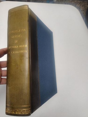 Portada del libro de Nomenclàtor oficial de toponímia major de Catalunya