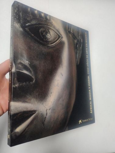 Portada del libro de África: magia y poder. 2500 años de arte en Nigeria