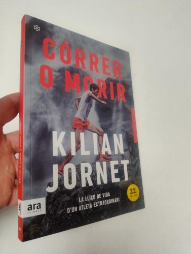 Portada del libro de Córrer o morir (en català)