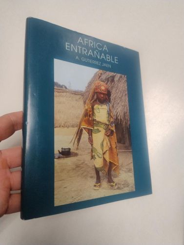 Portada del libro de África entrañable