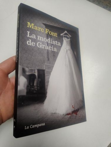 Portada del libro de La modista de Gràcia