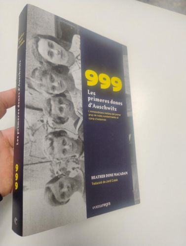 Portada del libro de 999. Les primeres dones d'Auschwitz