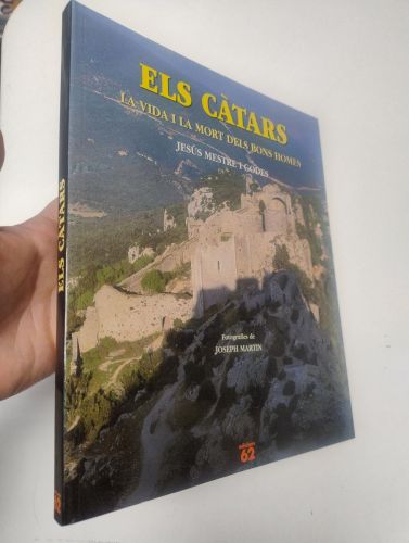 Portada del libro de Els càtars. La vida i la mort dels bons homes