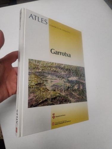 Portada del libro de Atles comarcal de Catalunya. Garrotxa