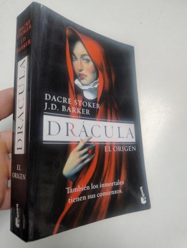 Portada del libro de Drácula. El origen