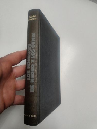 Portada del libro de Los hombres de negro y los OVNIS