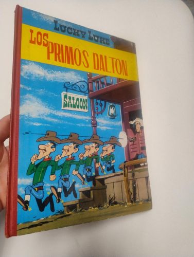 Portada del llibre de Los primos Dalton. Lucky Luke
