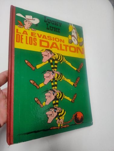 Portada del llibre de La evasión de los Dalton. Lucky Luke
