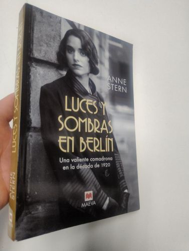 Portada del llibre de Luces y sombras en Berlín