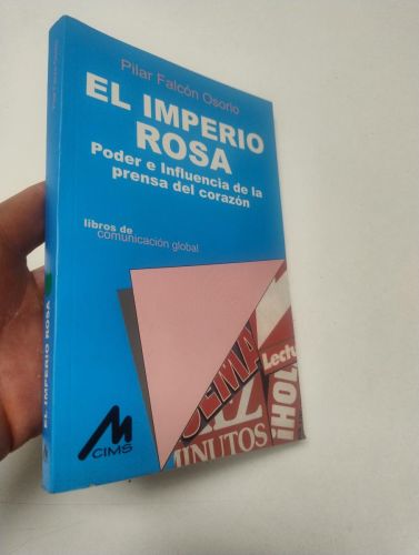 Portada del llibre de El imperio rosa. Poder e influencia de la prensa del corazón