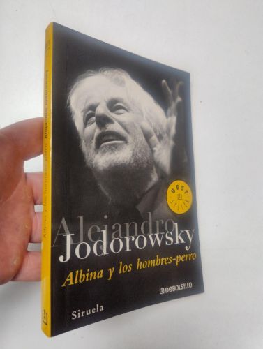 Portada del libro de Albina y los hombres-perro novela fantástica