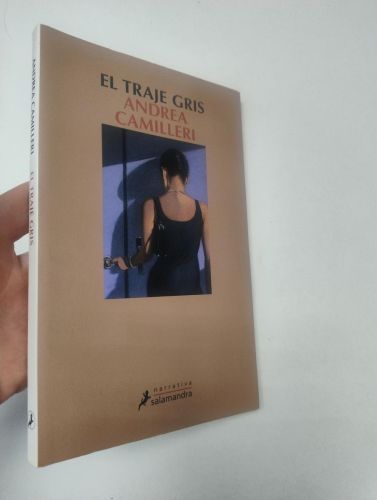 Portada del libro de El traje gris
