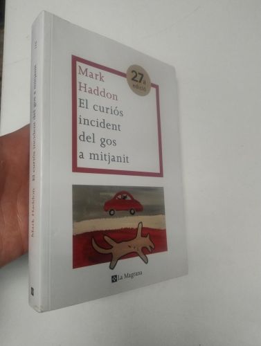Portada del libro de El curiós incident del gos a mitjanit