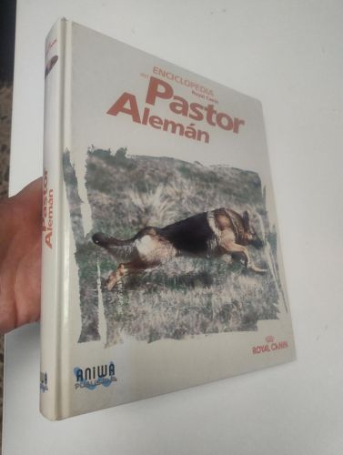 Portada del libro de Enciclopedia Royal Canin del pastor alemán