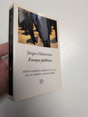 Portada del libro de Ensayos políticos