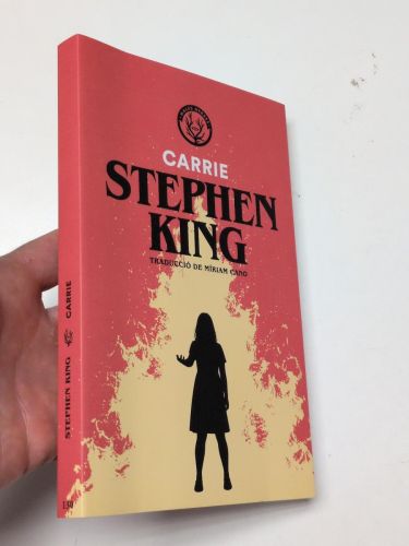 Portada del libro de Carrie (en català)