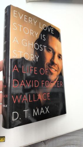 Portada del libro de EVERY LOVE STORY IS A GHOST STORY. A LIFE OF DAVID FOSTER WALLACE