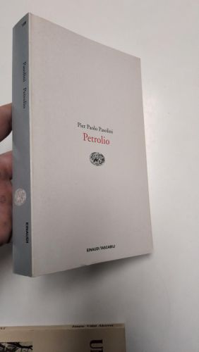 Portada del libro de Petrolio